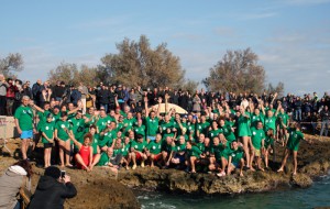 Tuffo di Capodanno: in 150 nelle acque della Conca