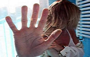 Maltratta la ex moglie: scatta il divieto di avvicinamento