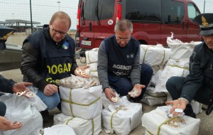 Sequestrate 4000 borse taroccate: sul mercato avrebbero fruttato oltre 2 milioni di euro