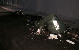 Cassonetti bruciati a Brindisi: i vandali continuano a far danni