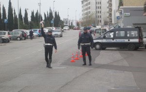 Controlli e multe della PM di Brindisi: beccati anche i furbetti del gancio al posto delle cinture
