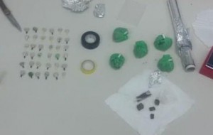 Droga ed armi in un muretto a secco: un arresto