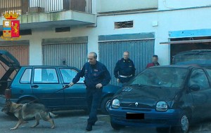 In casa droga e cellulare rubato: denunciato