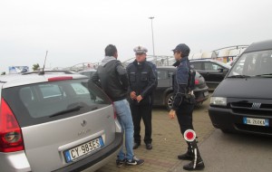 Sgomberato accampamento rom insediato nel parcheggio dell’Ipercoop