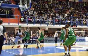 New Basket: non basta una grande prova per battere la squadra più in forma del campionato