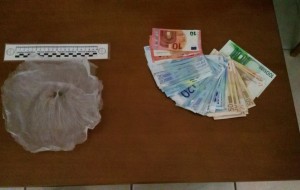 Per evitare l’arresto ingoia eroina: burrascosa cattura di tre spacciatori