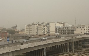 Cielo spettrale per la polvere di sabbia proveniente dal Sahara: disagi per la respirazione e i voli