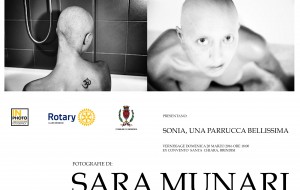 Sonia, una parrucca bellissima: le foto di Sara Munari in mostra all’ex Convento Santa Chiara