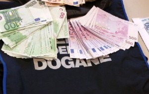 In valigia oltre 33 mila euro in contanti: marittimo albanese fermato a Costa Morena