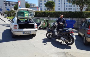 Zig zag su due ruote senza patente: 5000 euro di multa e moto sequestrata