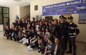 Icaro 2016: gli alunni dell’IC Sant’Elia-Commenda in visita alla Polstrada di Brindisi