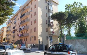 Muore la proprietaria e occupa alloggio comunale: denunciato 21enne