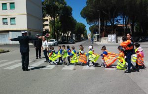Cronaca di una mattinata speciale: i piccoli dell’asilo Modigliani a spasso con i vigili