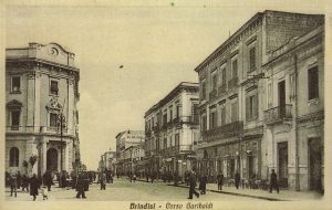Domani inaugura mostra iconografica della città di Brindisi attraverso le sue cartoline d’epoca