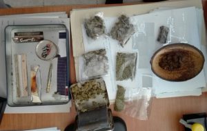 Operaio incensurato nascondeva droga a casa e a lavoro: arrestato