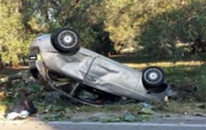 Perde il controllo dell’auto che si ribalta nelle campagne: morto 25enne di San Pietro