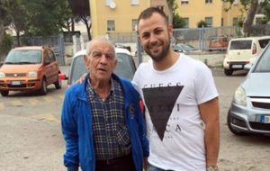 Si ustiona per recuperare i suoi santini elettorali: il centrodestra attorno a Marco Dinota