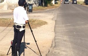 Auto e moto a manetta sulla litoranea: sette multe ed un ritiro di patente