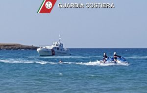 Moto d’acqua e bagnanti in zona protetta: l’impegno della Guardia Costiera per la tutela di Torre Guaceto