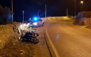 Cade dalla moto dopo aver sparato un’auto: pregiudicato arrestato e piantonato al Perrino