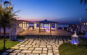 Domani “Not(t)e Stonate”, cena verace e karaoke all’Oktagona
