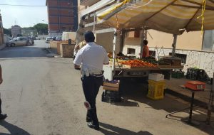Mano dura della P.M. contro i venditori ambulanti irregolari
