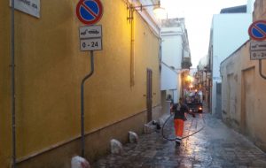 Pulizia e sanificazione nel centro storico e lungo la litoranea
