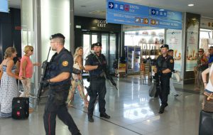 Sicurezza Porto e Aeroporto: in azione gli uomini delle Squadre Operative di Supporto Carabinieri (S.O.S.)