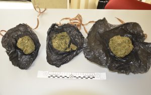 200 grammi di erba in auto: arrestato pregiudicato 26enne