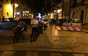 La pioggia chiude in anticipo la Festa Patronale: controlli e multe della Polizia Municipale