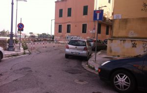 Ripristinati i dissuasori di Via Santa Teresa