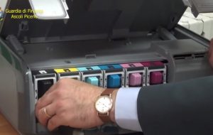 Frode fiscale su toner e prodotti informatici: nei guai commerciante di Brindisi