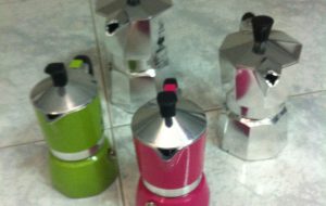Rubano quattro caffettiere ad Happy Casa: in carcere coppia di brindisini