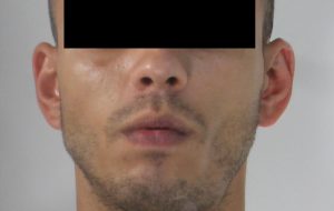 Terrorizza due parrucchieri per donna e ruba borsa e denaro: arrestato 27enne