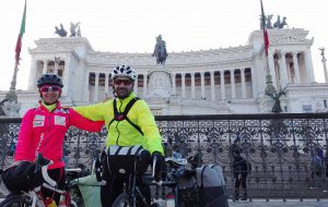 Da Brindisi a Roma in bici per presenziare alla chiusura della Porta Santa