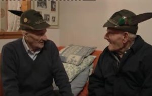 Due amici si ritrovano dopo 44 anni grazie al centralinista del Comune