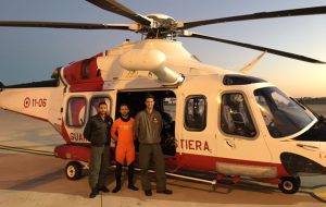Scafo in avaria: due contrabbandieri prima salvati e poi arrestati