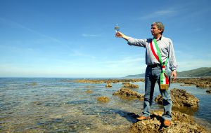 Il 2 giugno a San Vito dei Normanni si pianta l’”Albero della Memoria e della Speranza” in onore di Angelo Vassallo, il Sindaco Pescatore