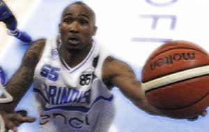 Phil Goss in biancazzurro fino al termine della stagione