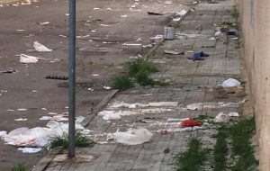 Lo schifo dopo il mercato del giovedì: le foto di Don Paolo Zofra