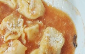 Mensa: gli esami dell’Asl sull’insetto nel brodo escludono la “matrice alimentare”