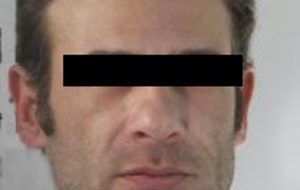 Ladro acrobata precipita da un’altezza di 7 metri e si rompe il bacino. Adesso è agli arresti presso l’ospedale Perrino