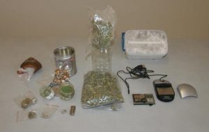 In casa hashish, marijuana e sostanze allucinogene: arrestato 25enne
