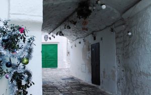 Ostuni Green Riot: Nuova incursione natalizia nel centro storico della Città Bianca