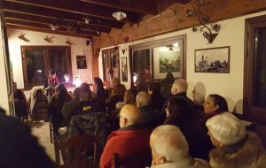 Pubblico attento ed inebriato per la prima de “Il libro in cantina”