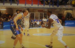 Una Brindisi spumeggiante asfalta Sassari e festeggia la 200^ partita in serie A