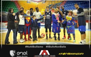 L’Enel Basket Brindisi in prima linea nella campagna #NOALBULLISMO