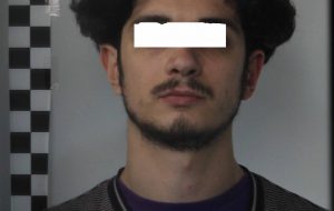 Cerca di strangolare la convivente: arrestato dai poliziotti