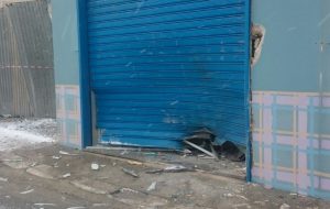 Mette una bomba carta ad una ferramenta e resta ferito: ricoverato ed arrestato