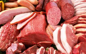 In casa derrate alimentari rubate da una macelleria: denunciata coppia